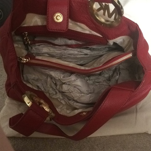 NWOT - MICHAEL KORS RED LEATHER BAG.  PREOWNED - Picture 2 of 4